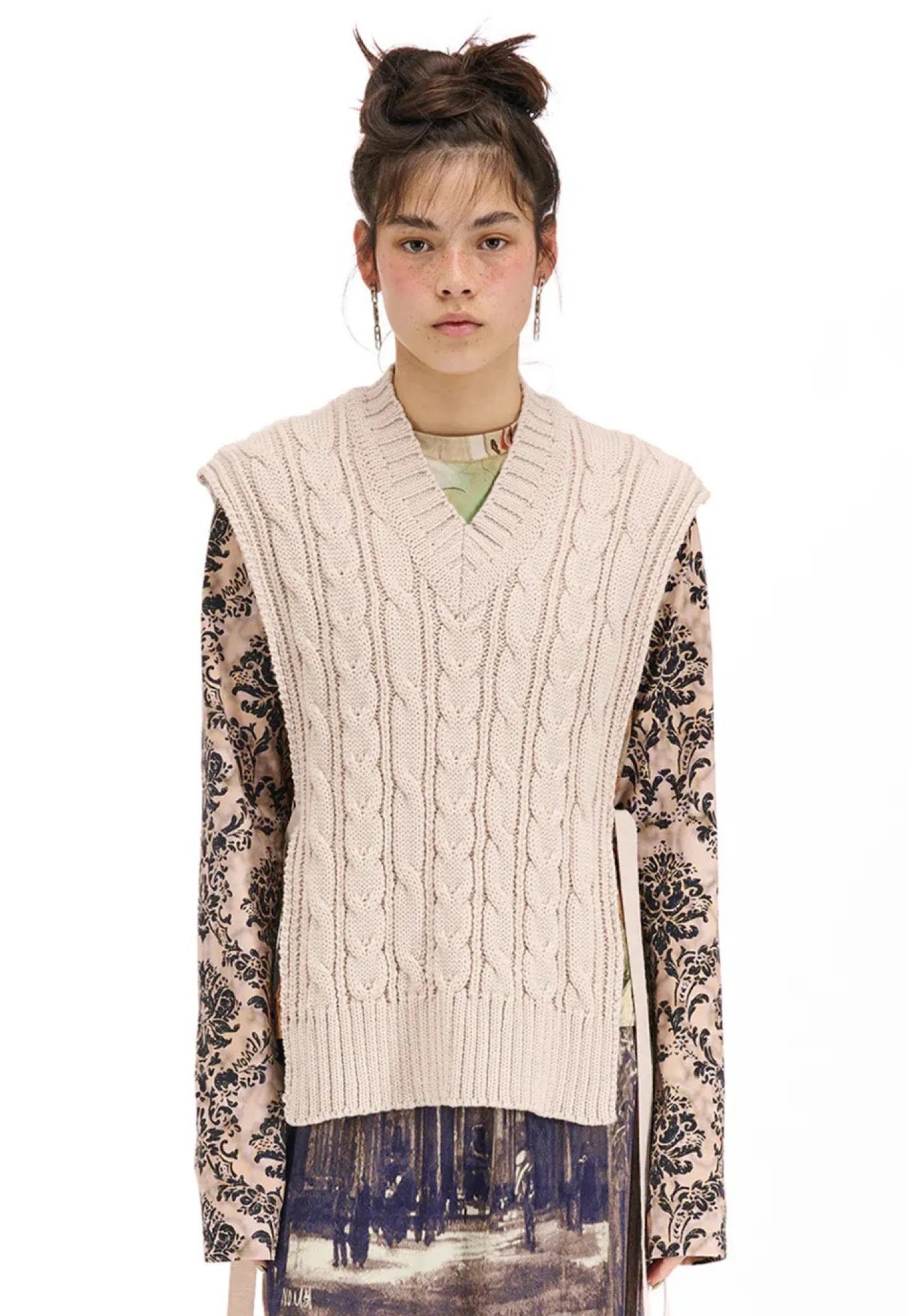 cable_tie_warmer__oak_1.webp Clearance Cable Tie Warmer - Oak Women Knitwear