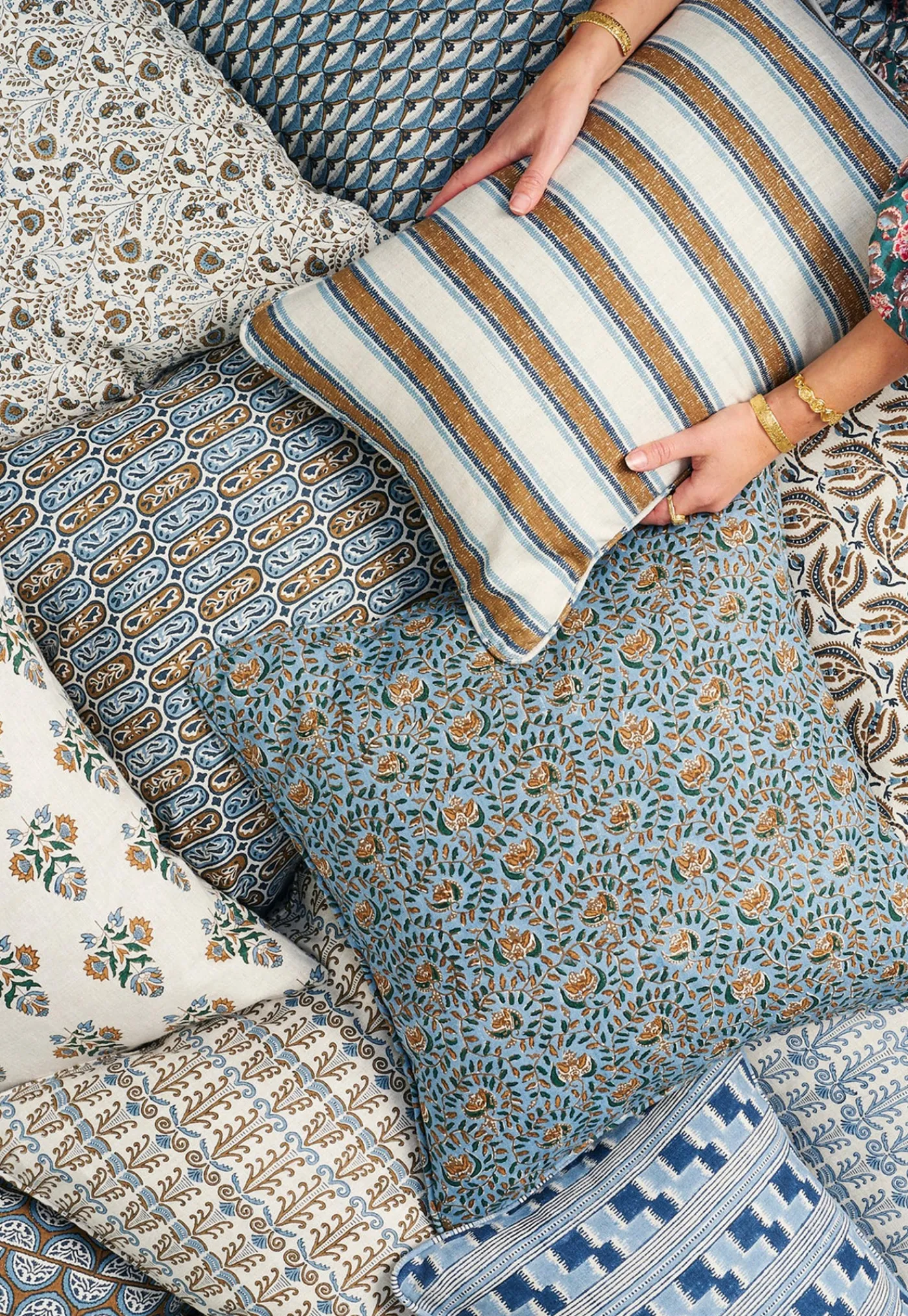 carezza_tobacco_linen_cus_1.webp New Carezza Tobacco Linen Cushion 50x50cm Cushions & Throws