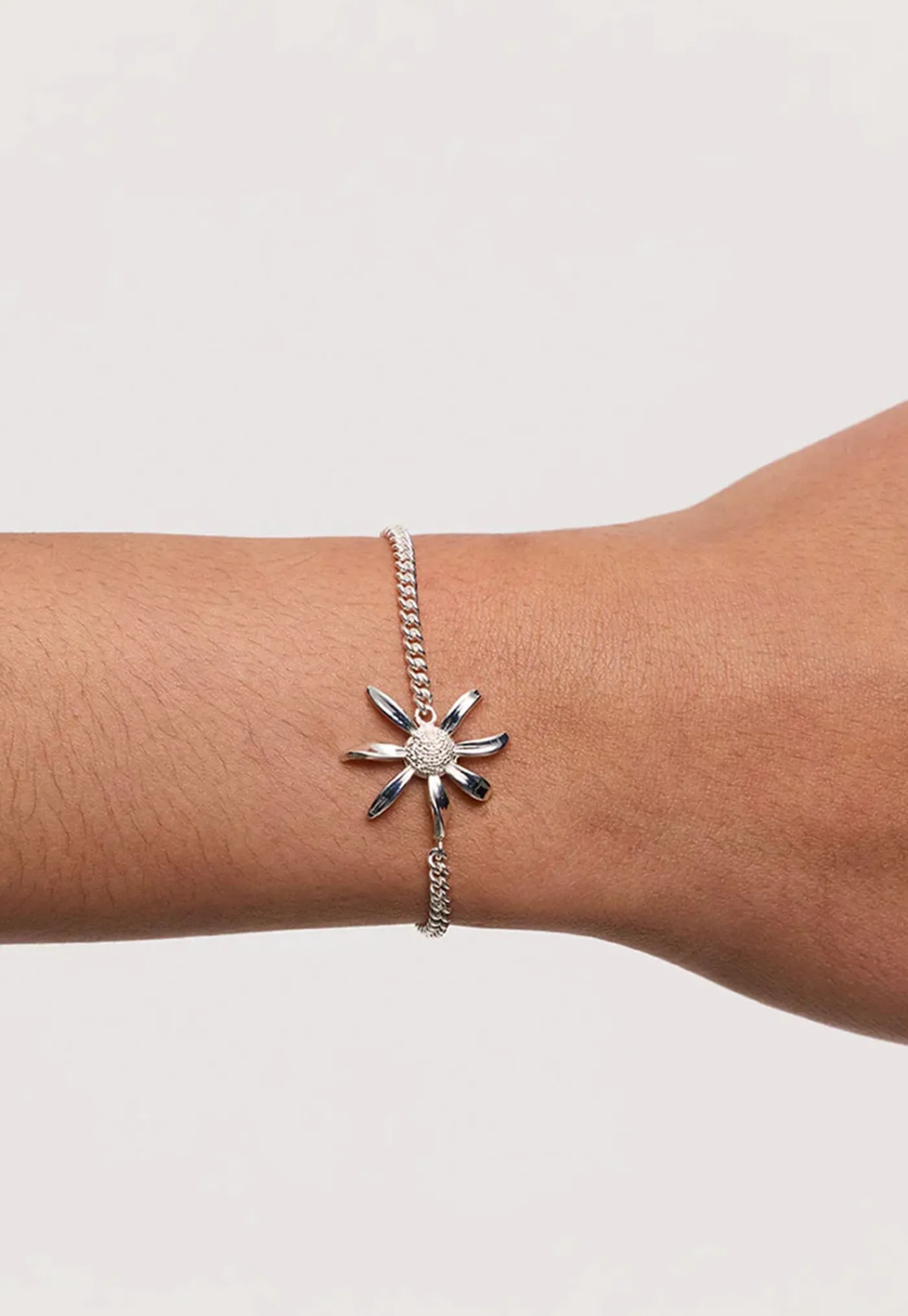 daisy_charm_bracelet_2.webp New Daisy Charm Bracelet Women Jewellery | Jewellery