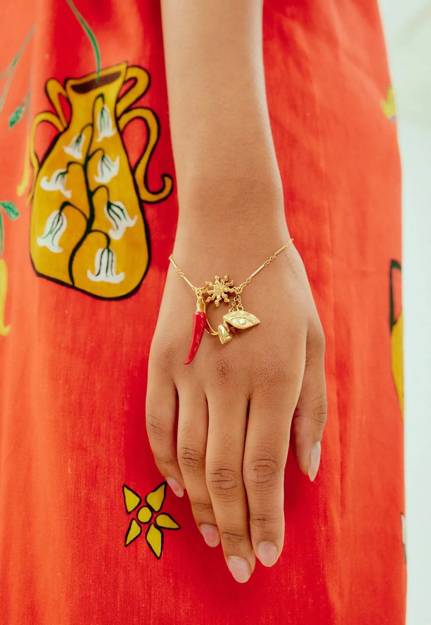 encanto_collector_bracele_1.webp Discount Encanto Collector Bracelet - Gold Women Jewellery | Jewellery