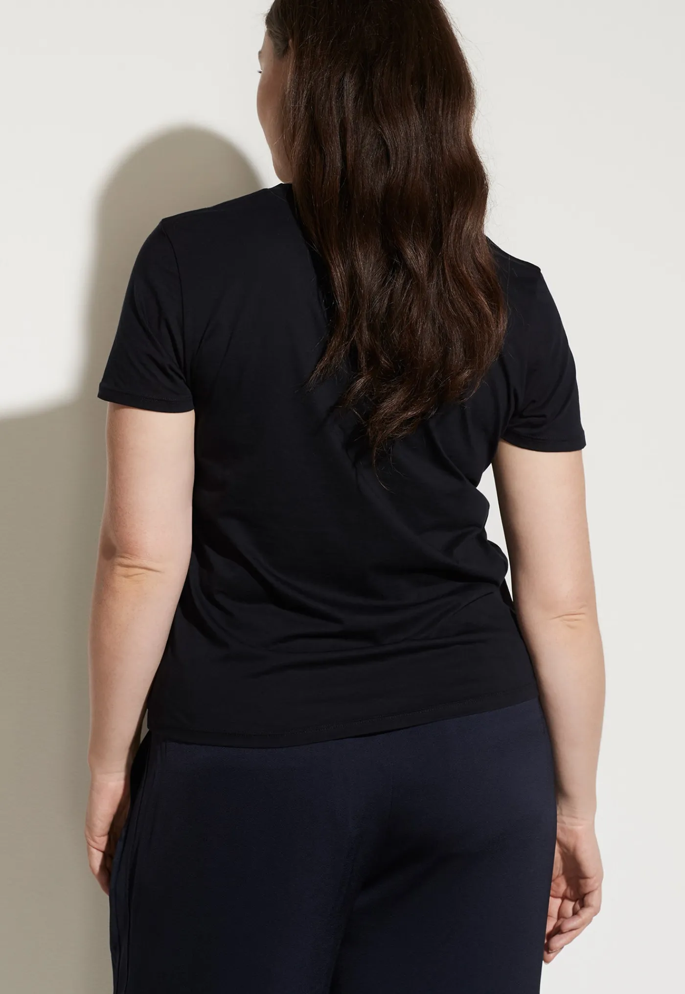 essential_crew__black_5.webp Discount Essential Crew - Black Women Tops & Tees