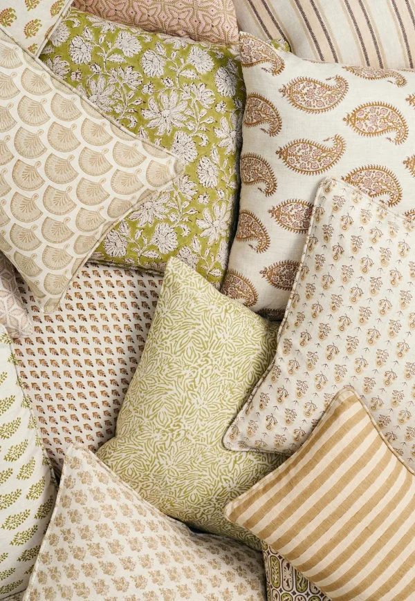 Hot Lido Shell Linen Cushion 55x55cm Cushions & Throws