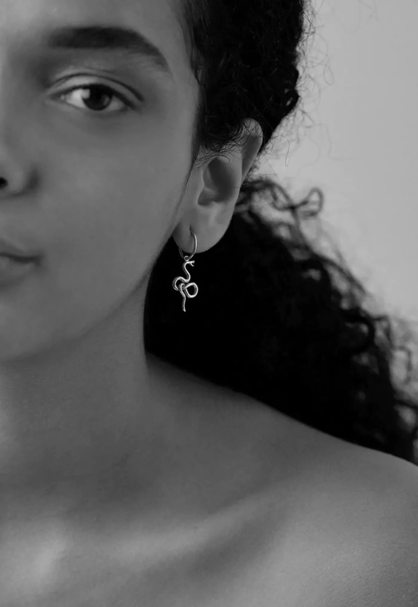 medusa_signature_hoop_ear_2.webp Clearance Medusa Signature Hoop Earrings Women Jewellery | Jewellery