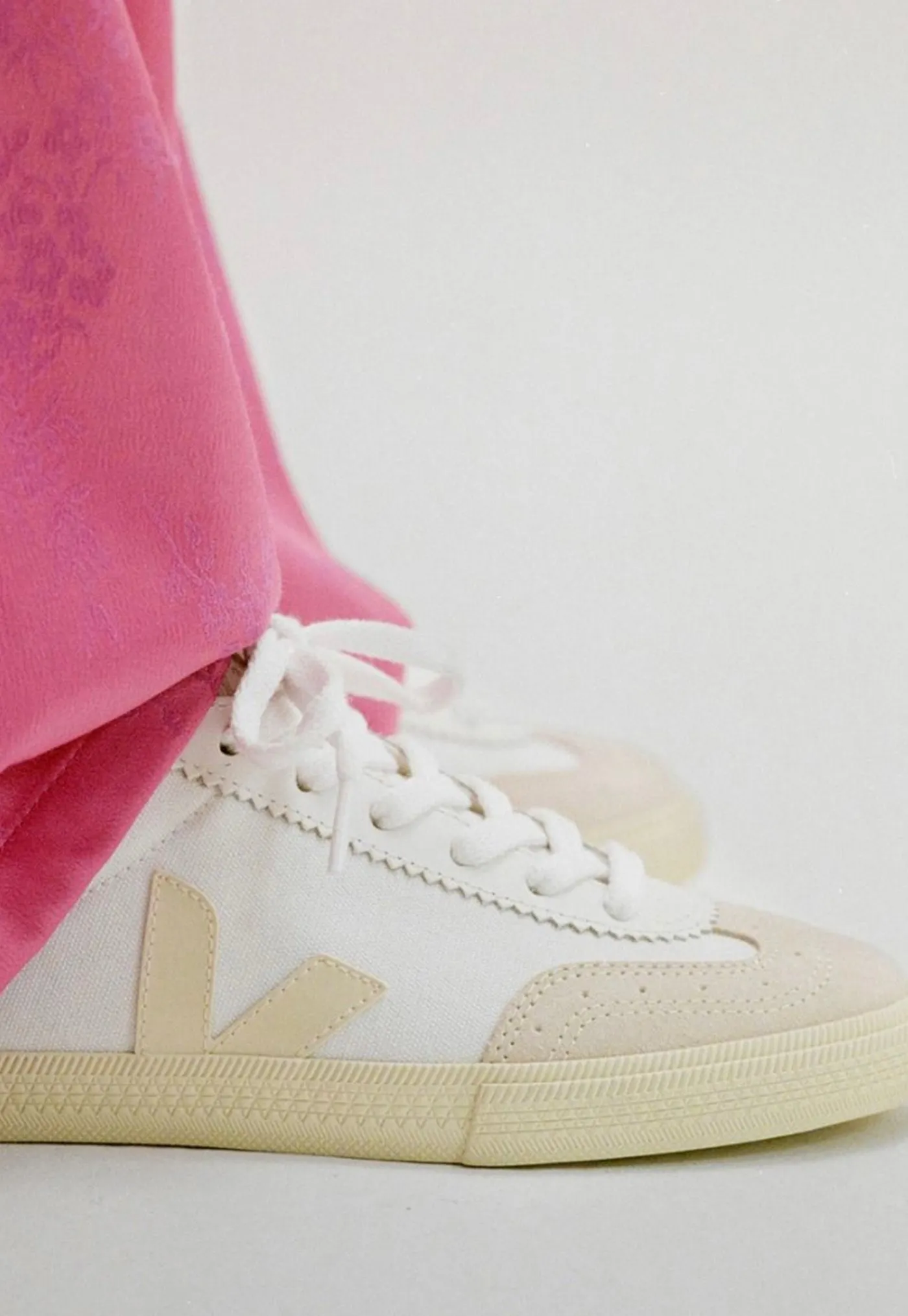 volley_canvas__white_pier_1.webp Online Volley Canvas - White Pierre Women Footwear | Sneakers